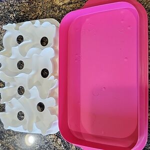 Tupperware Jello Mold With Animal Forms - NWOT